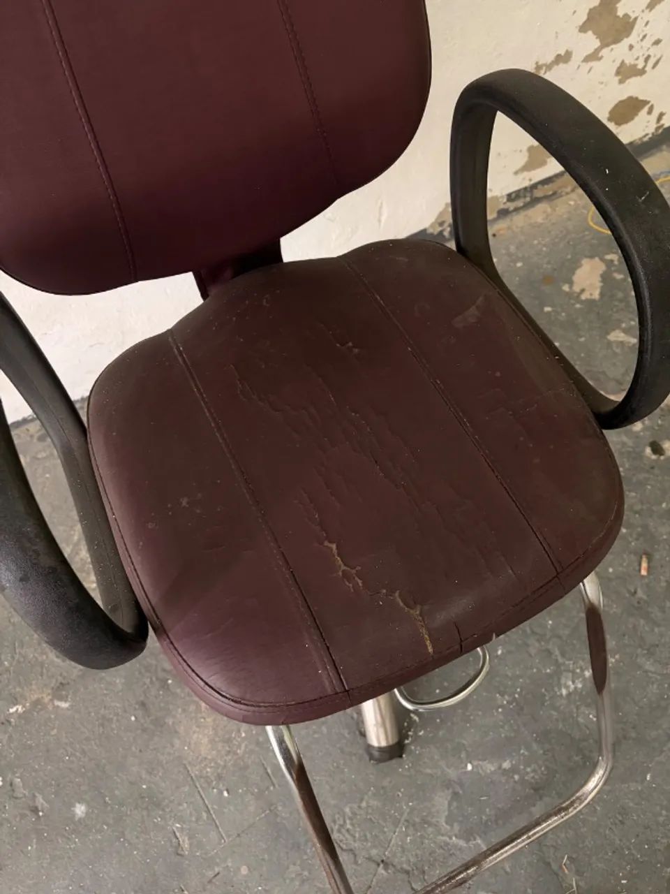 Vendo Cadeira Hidráulica Profissional para Salão - Funcionando - Foto 4
