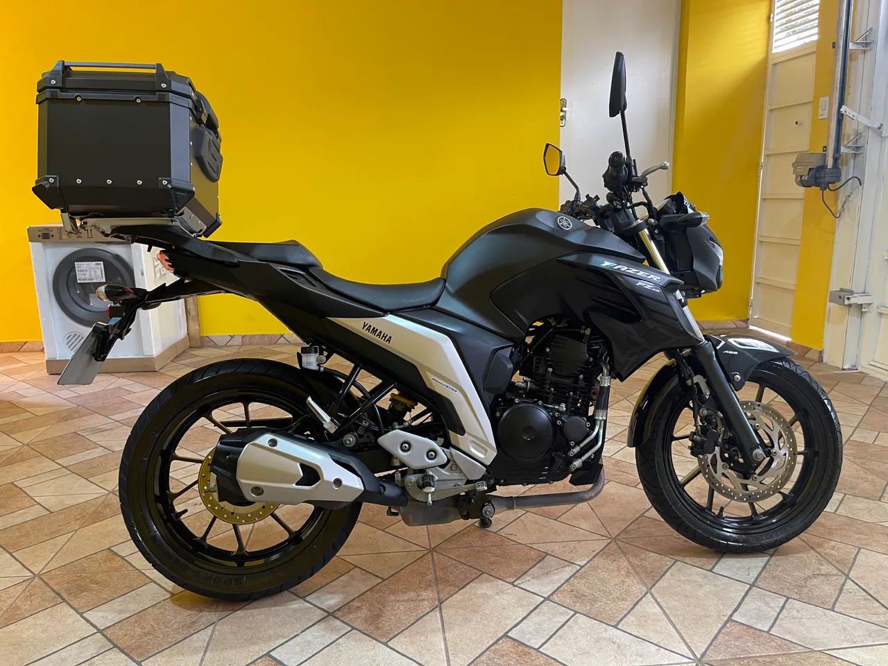  FZ25 2023