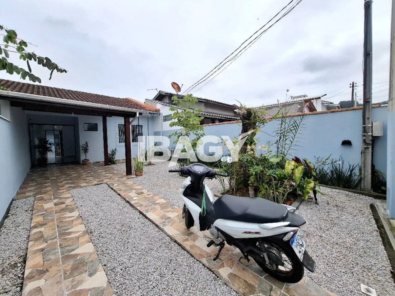 Excelente Casa 2 dormitório(s) em Fundos - Biguaçu