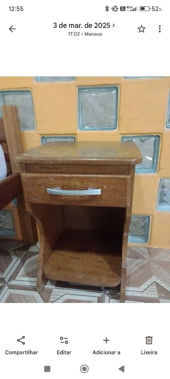 Criado mudo de madeira