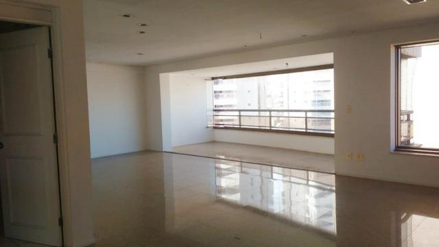 Ed Lucca apartamento amplo e ventilado com localização privilegiada - Foto 9