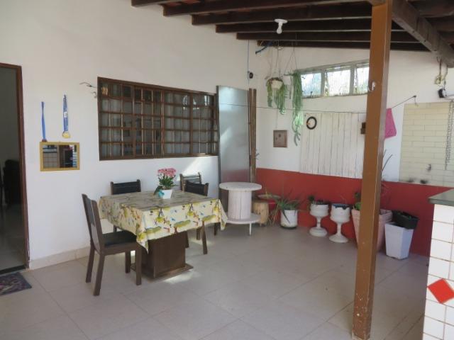 Vendo casa 3 quartos, uma suíte com churrasqueira. Estudo troca apartamento 3 quartos - Foto 8