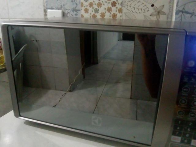 Vendo microondas Electrolux 2 meses de uso - Foto 3