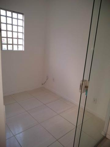 Ótima casa Itapuã rua pública - Foto 10