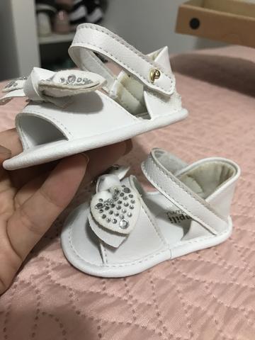 Sandália branca couro bebê linda - Foto 4