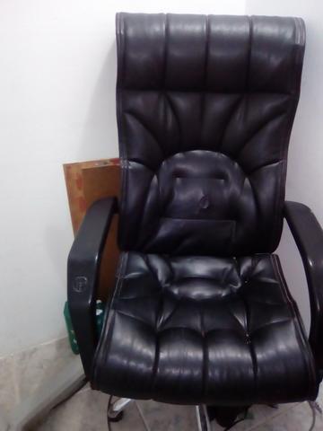 Cadeira pra escritório semi novo