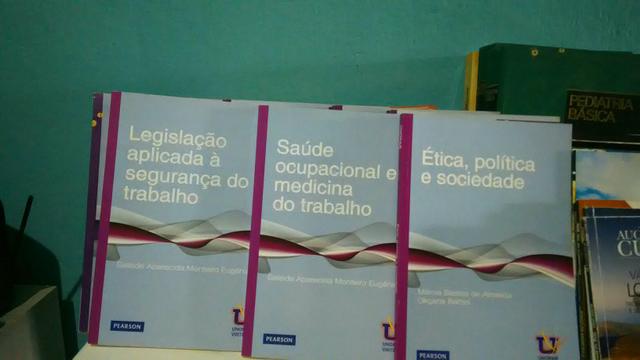 Livros do curso de serviço social e segurança do trabalho - Foto 2