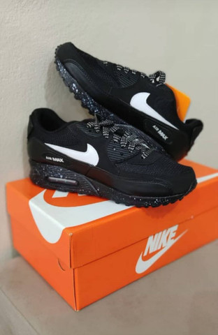 air max 90 preto lunar