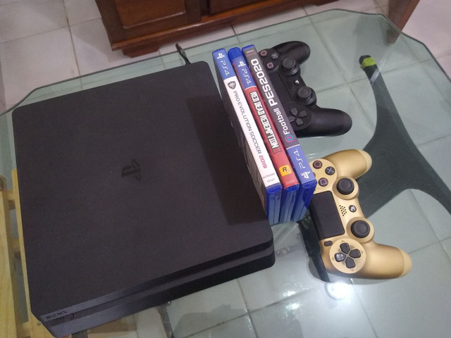 Ps4 slim 1tb, troco por PRO mais volta minha.