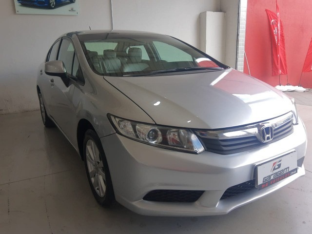 Civic 1.8 LXS Manual 15/16 (Veiculo possui passagem por leilão de financeira ) - Foto 3
