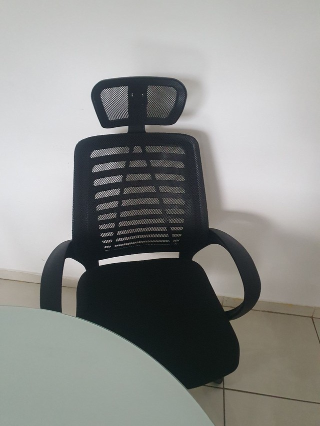 Cadeira de escritório presidente 5 meses de uso ta zerooo  - Foto 2