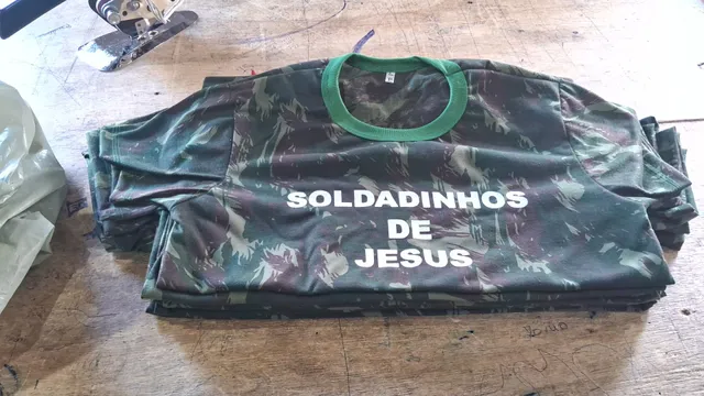 Calça comprida e Camisas do exército fabricamos