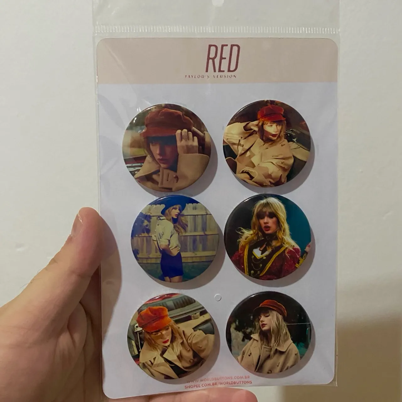 Bottons Taylor Swift Red