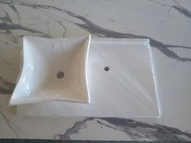 Pia de Cuba 29x29 e Bancada 37x60 no mármore sintético para banheiro