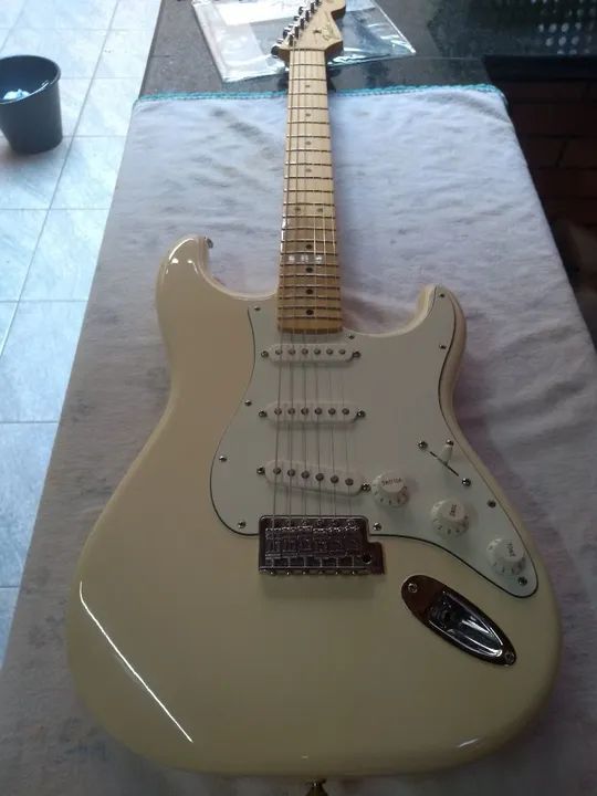 Guitarra Fender Stratocaster - mexicana