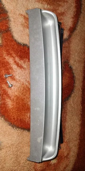 Puxador da porta + acabamento cromado + parafusos Electrolux ME044 ME042 MG042 - Foto 3