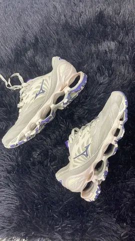 Tenis Mizuno na caixa 