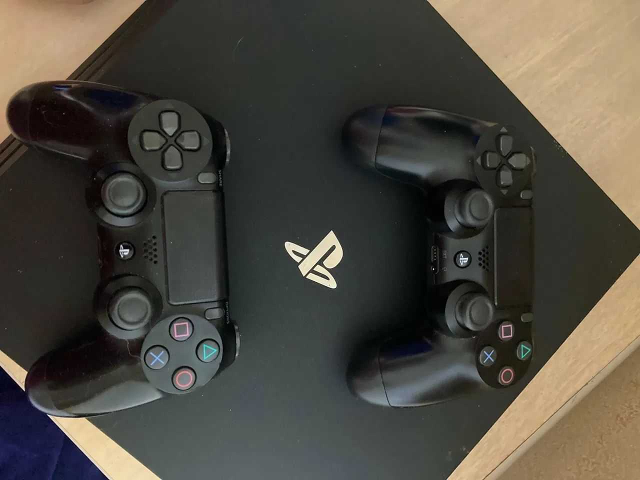 Playstation 4 PRO 1 T - com 2 controles + Jogos impecável  - Foto 2