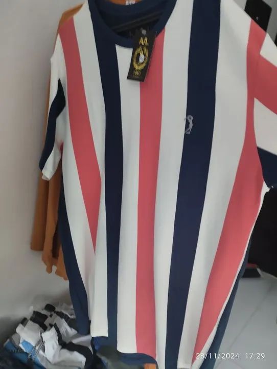 Camisa listradas e com mangas longas  - Foto 3