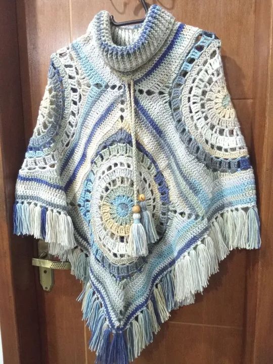 Poncho Crochê - Azul e Bege - Foto 3