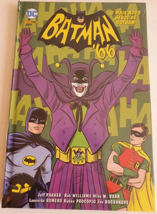 Batman 66 - HQ em capa dura
