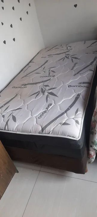 Cama box solteiro; usada. 