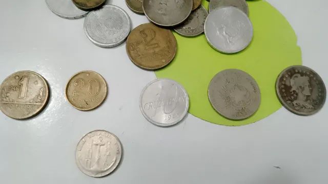 Lote com 200 moedas antigas - Foto 3