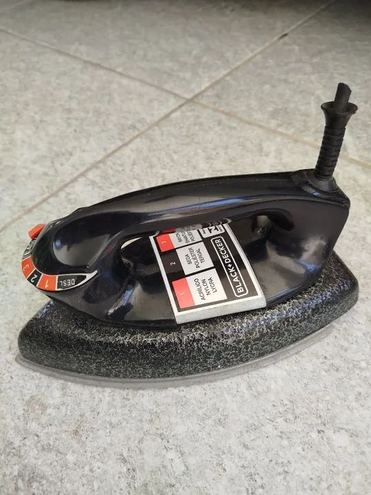 Ferro de Passar Roupa Black+Decker 127V
