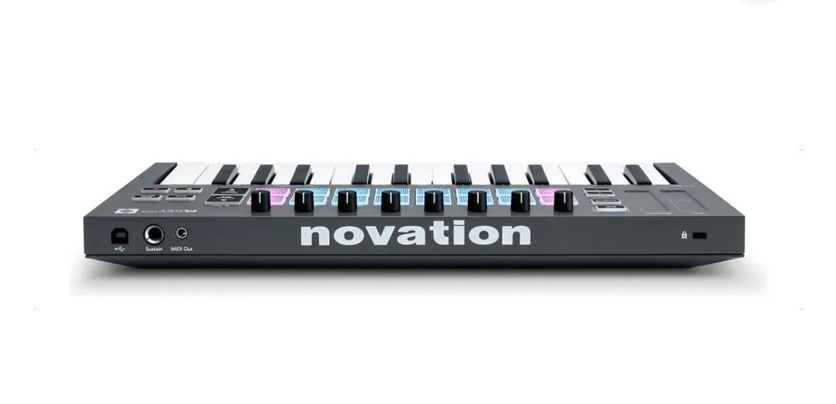 Teclado Controlador Novation Launchkey Mini MK3