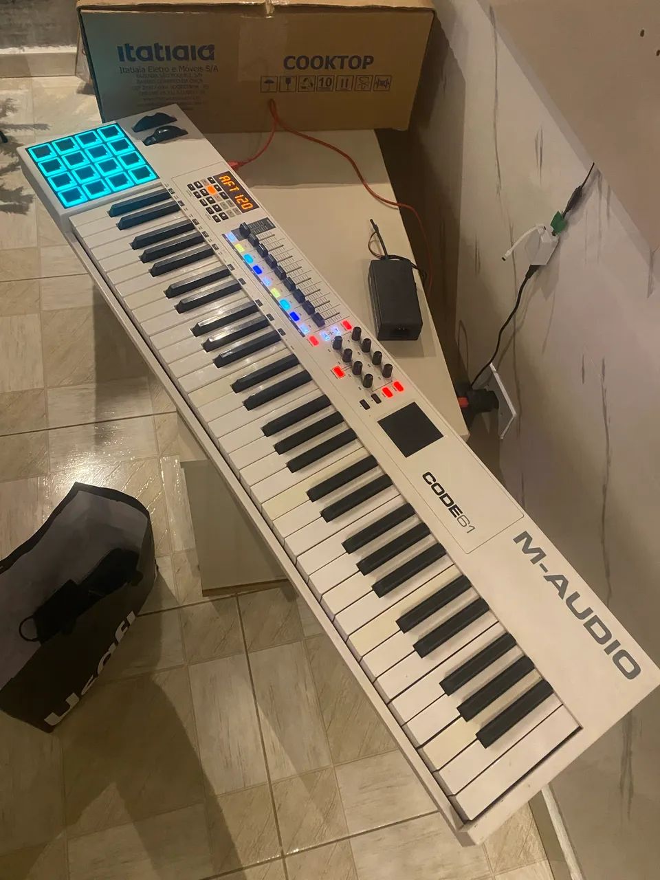 Controladora M-audio code 61 brinde Yamaha hs864840800863618120