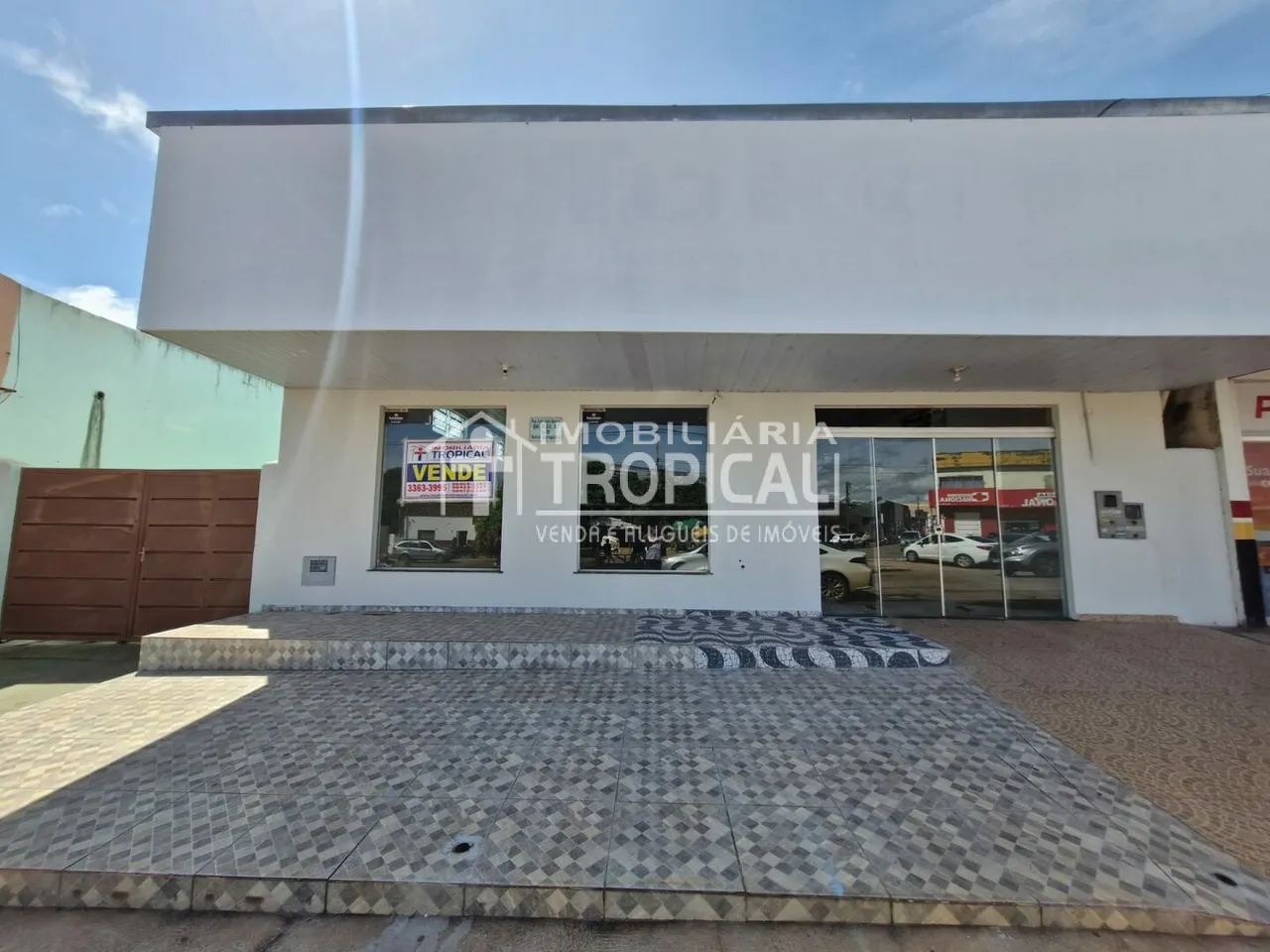 Aluga-se ponto COMERCIAL com CASA na Av; Luis Leite Ribeiro, Porto Nacional-To.