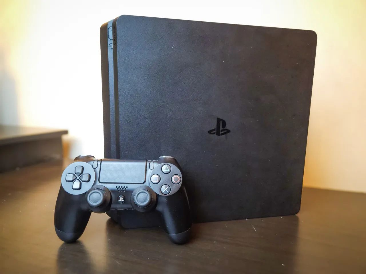 PS4 Slim sem defeitos com jogo gta mídia física - Foto 2