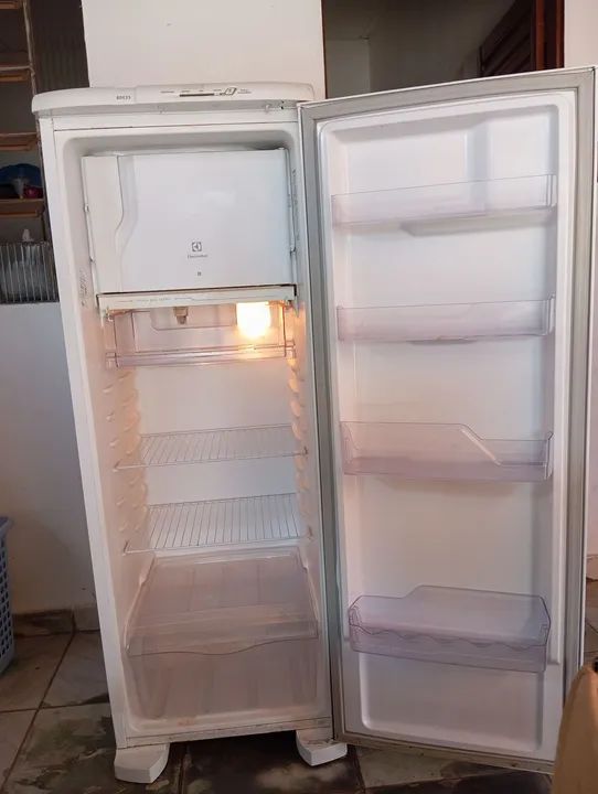 Geladeira Electrolux gelo seco 236 LT  - Foto 3