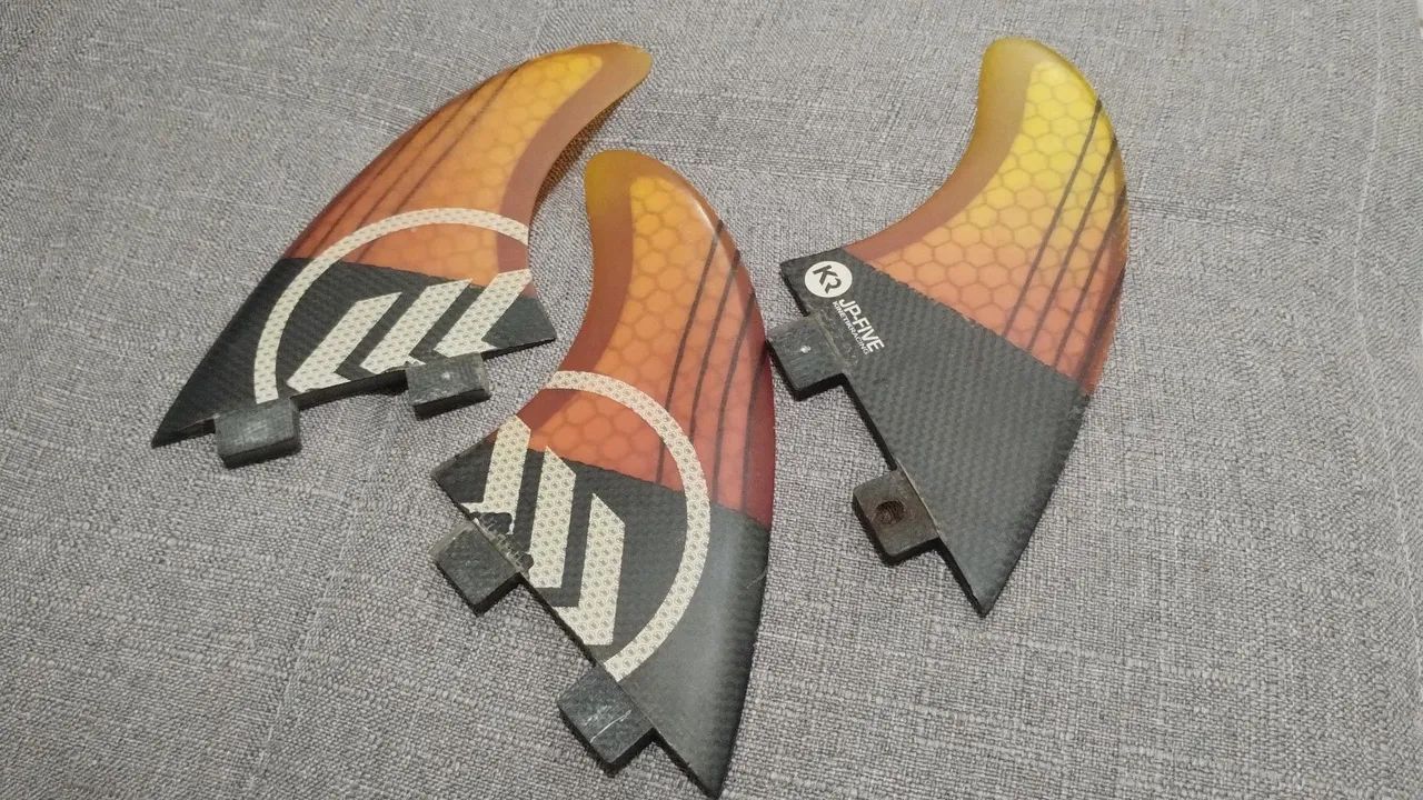 Prancha PowerLight 5'11 Modelo FD com quilhas Kinetic Racing - Foto 6