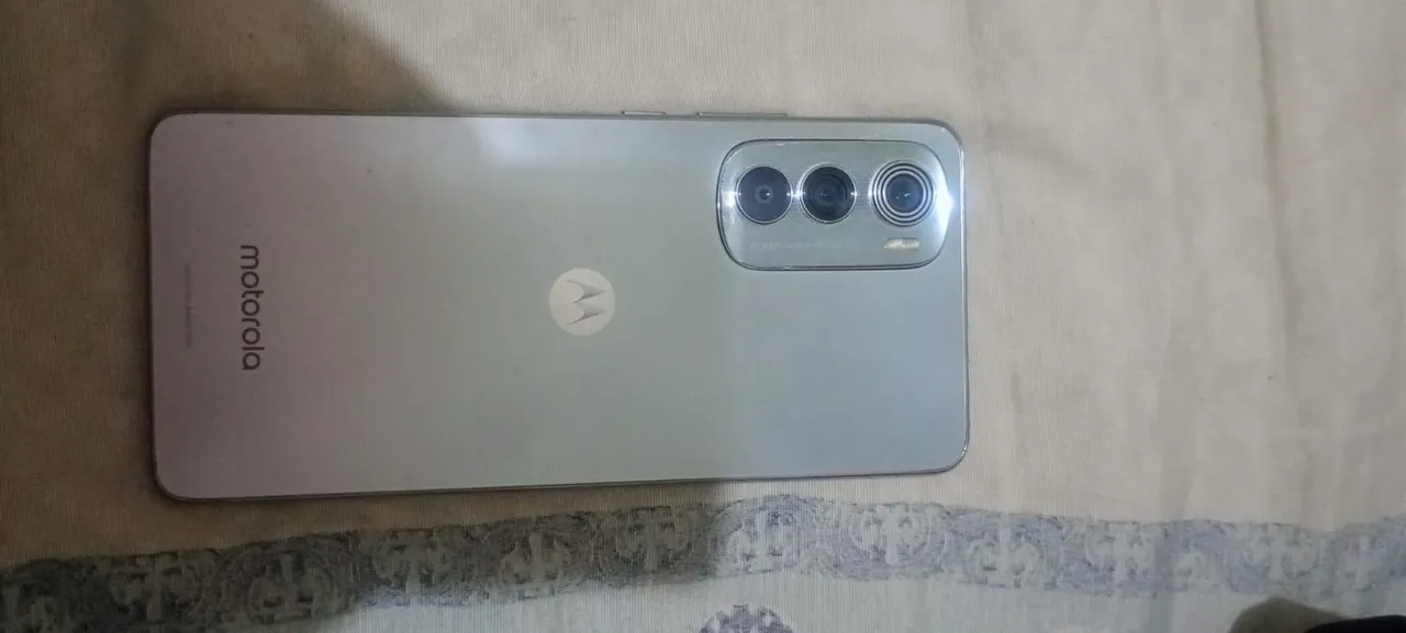 Motorola Edge 30. 256g é 8 de ram! 650$
