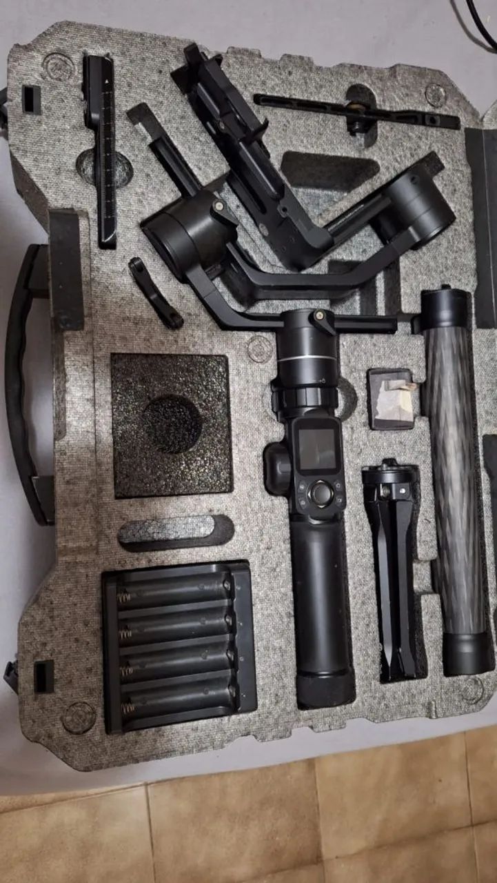 Estabilizador de 3 eixos FeiyuTech para Câmera DSLR  com acessórios. - Foto 3