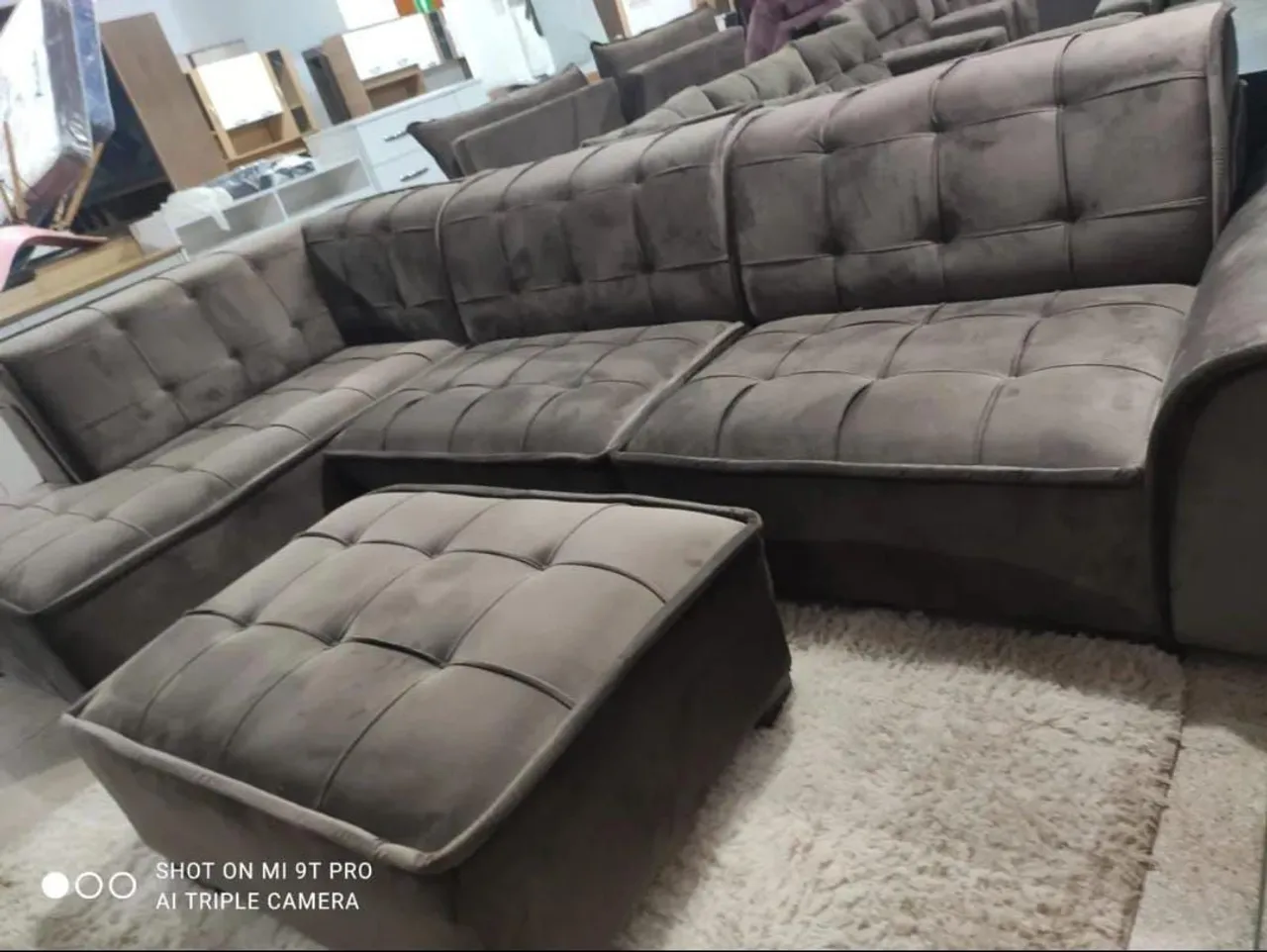 PROMOÇÃO SOFÁ NEVADA COM PUFF POR 2.299,99