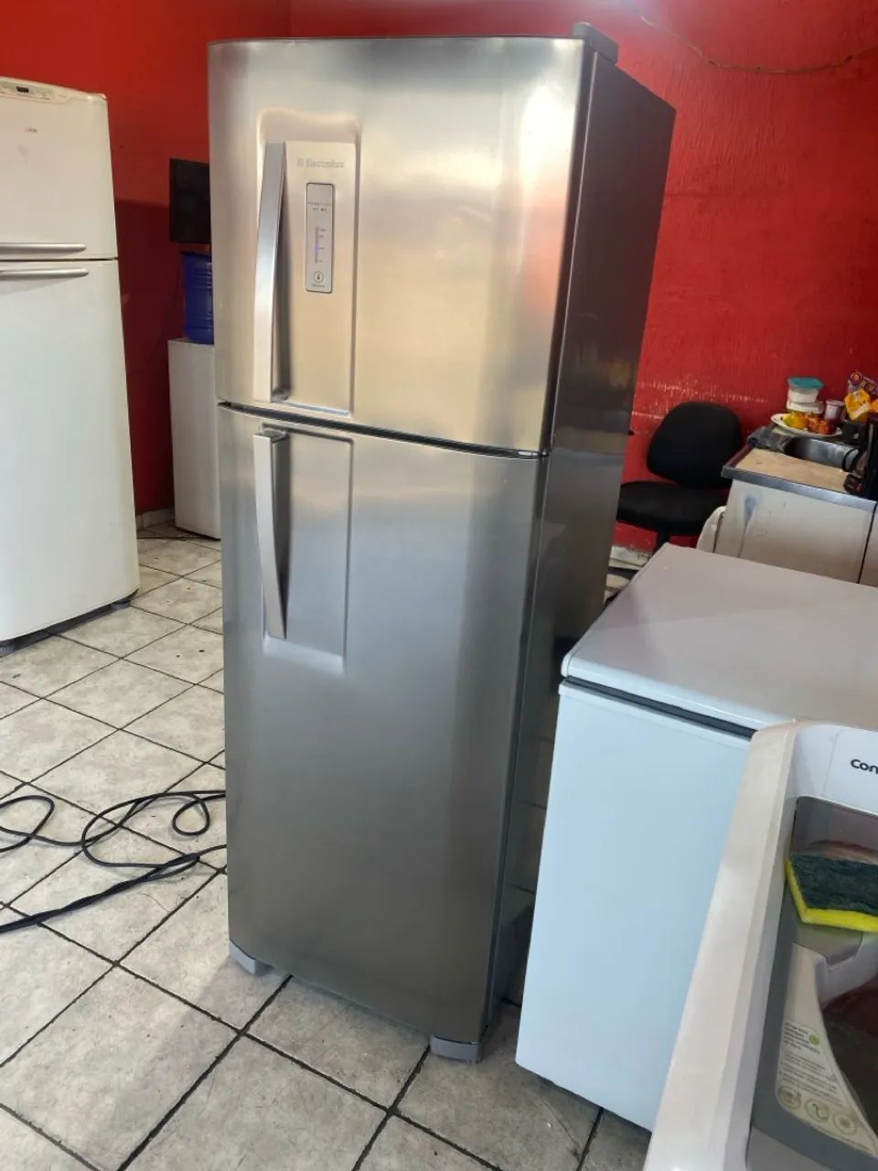 Geladeira Duplex Frost Free INOX DFX42 370L 110V Painel digital Eletrolux Semi nova  - Foto 4