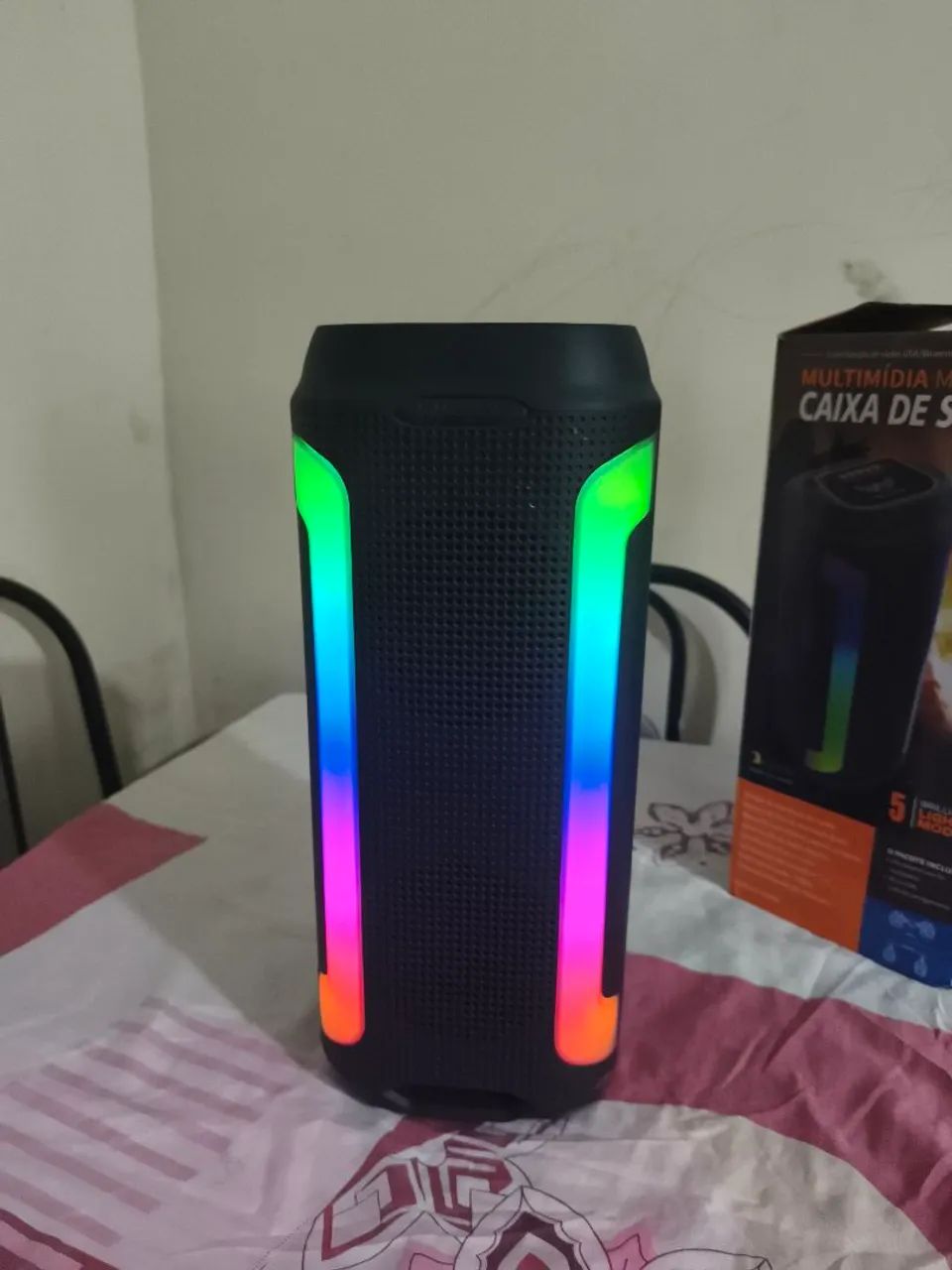 Caixa de Som Bluetooth com Luzes RGB