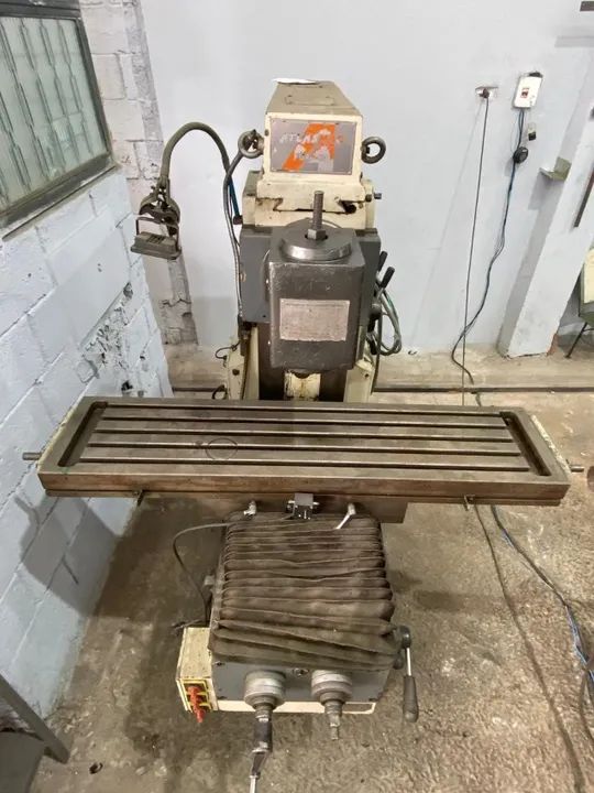 Fresadora Universal Atlas, ISO 40, automático nos 3 eixos, ano 2008, em ótimo estado.  - Foto 5