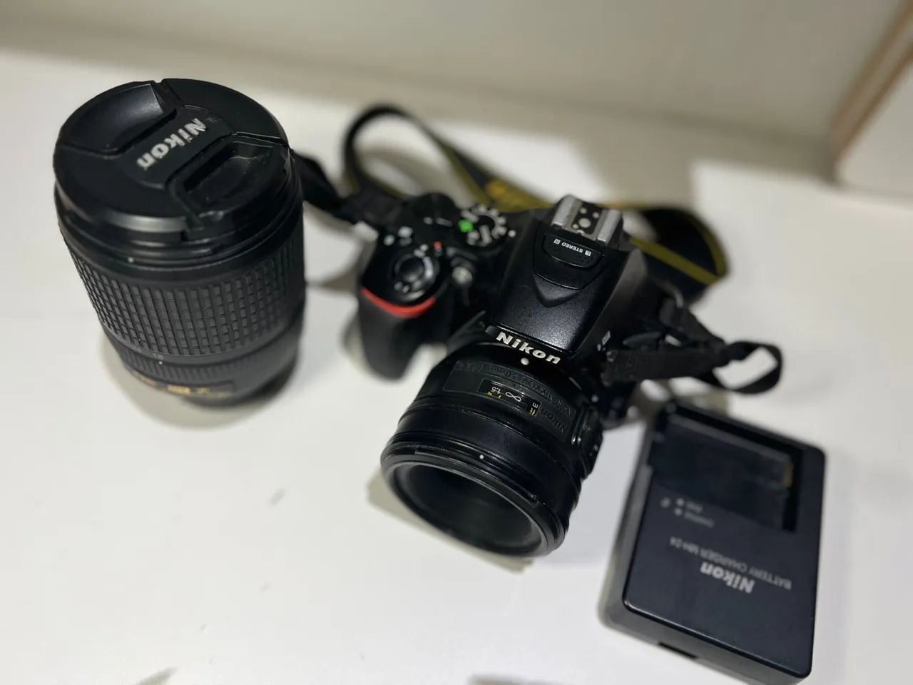 Nikon D5300 + lentes 50mm e 18-140mm + bolsa