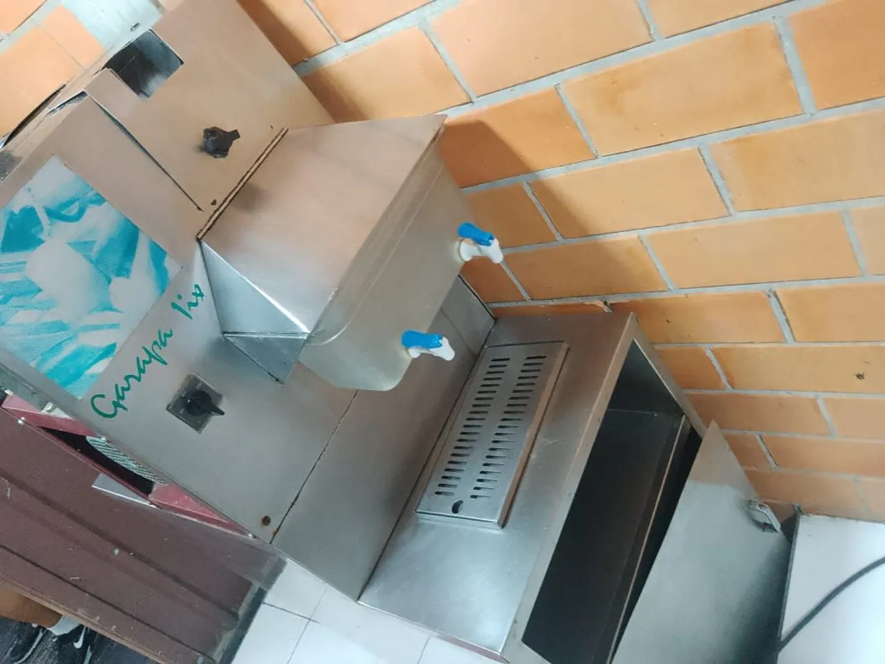 Vende-se Máquina de caldo de cana elétrica profissional