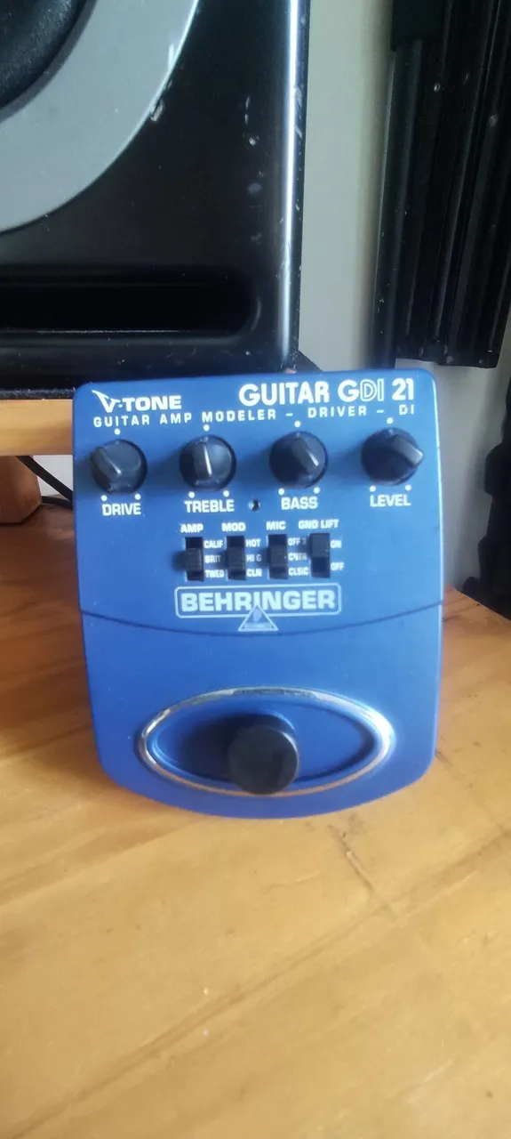 Pedal Behringer V-Tone Guitar GDI 21