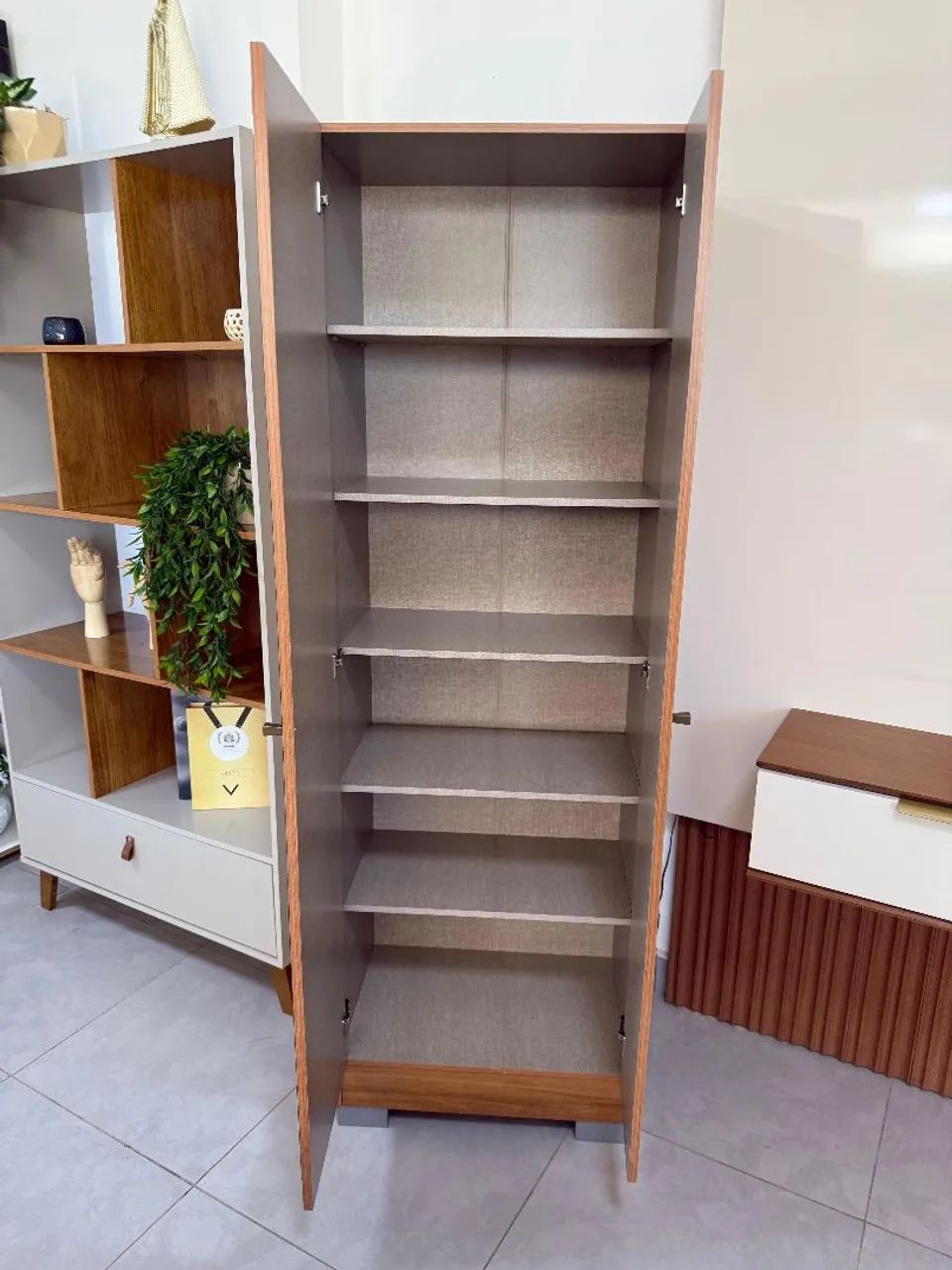 Guarda-Roupa com Espelho e Design Moderno - Foto 2