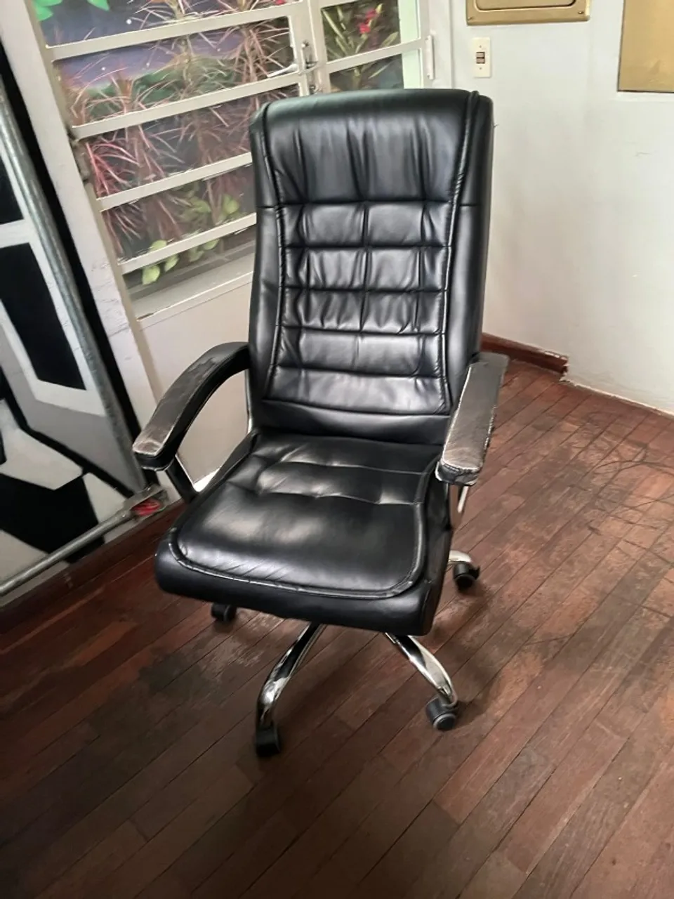 Poltrona Presidente Luxuosa - Estilo e Conforto Incomparáveis