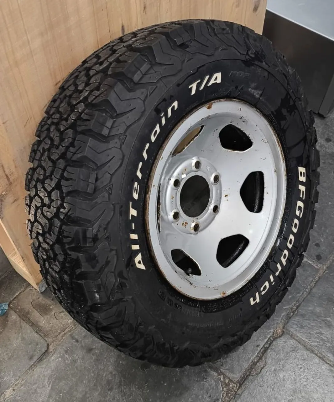 Roda com Pneu BFGoodrich All-Terrain T/A