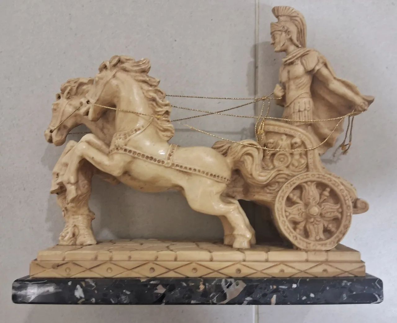 Escultura em pedra  de biga romana - made in Italy - Foto 5