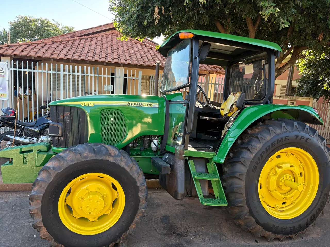 Trator John Deere 6415