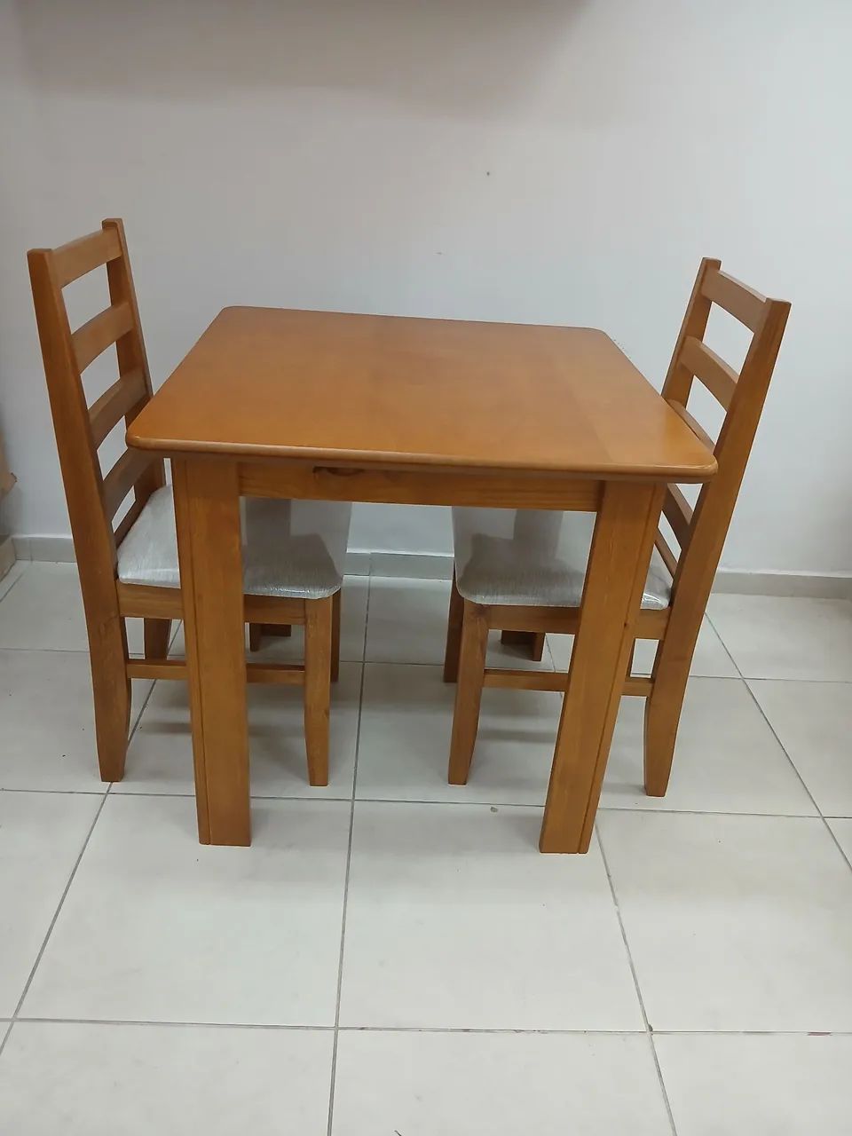 Mesa de Jantar de Madeira - 2 lugares 