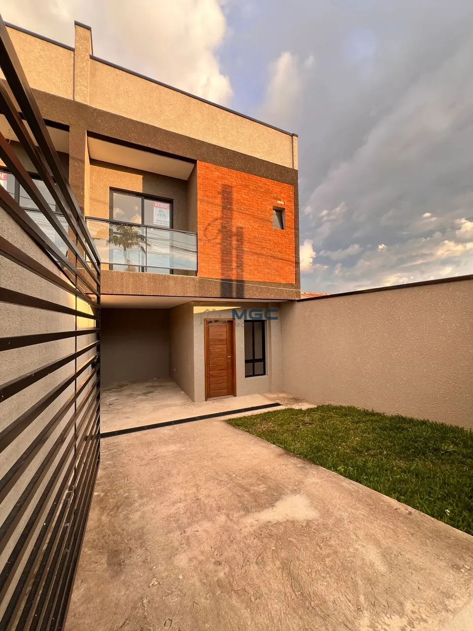 Sobrado à venda no bairro Xaxim - Curitiba/PR